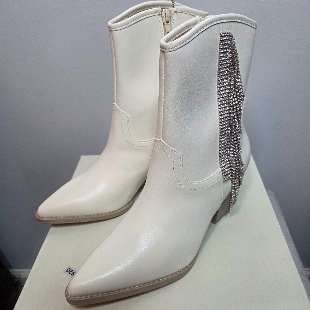 Oasis Society The Rowan Women's White Leather Boots with Silver Fringe, Size 8